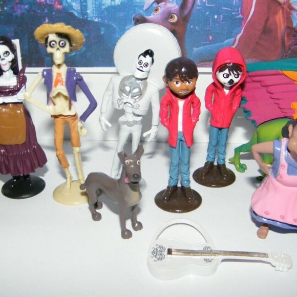 Disney Coco Movie Party Favors Set of 12 with 10 Figures and 2 Stickers - Picture 2 of 7